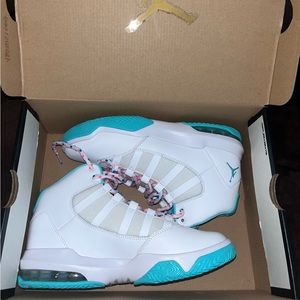 Jordan Max Aura size 5Y